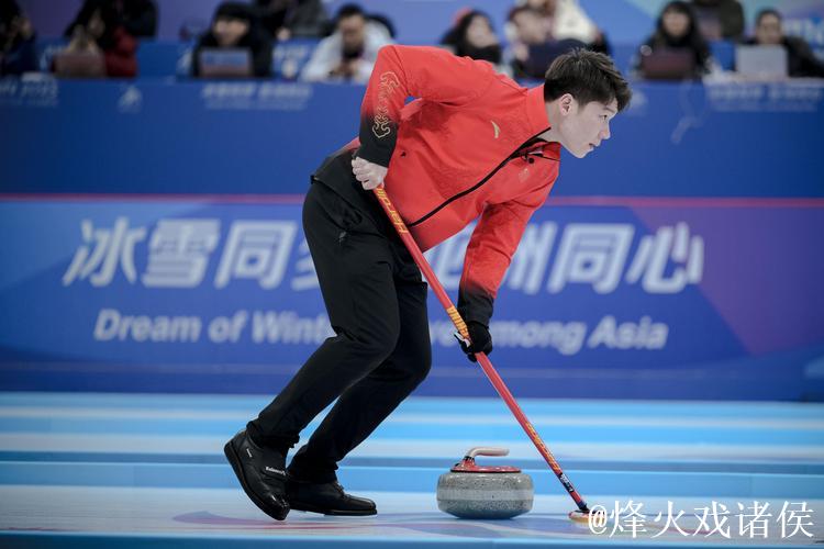 冬奥冰壶落选赛:中国混双组合7-5力克对手,三连胜居首 冬奥冰壶落选赛:中国混双组合7-5力克对手,三连胜居首